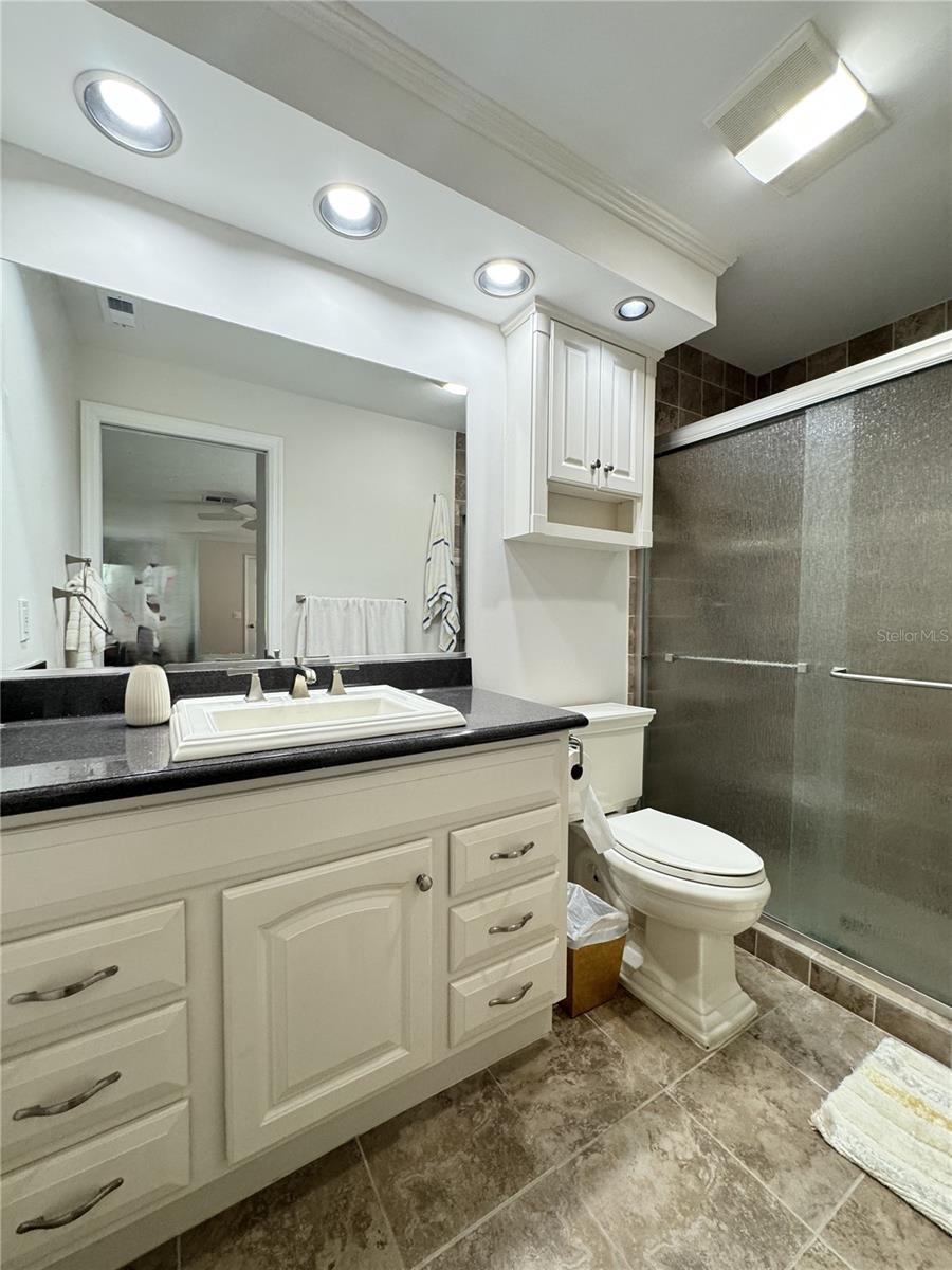 Listing photo id 21 for 6403 Meadowlark Lane