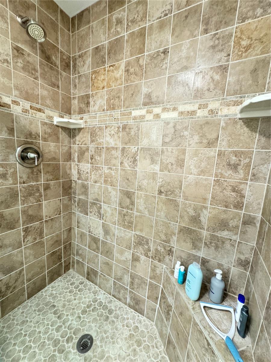 Listing photo id 22 for 6403 Meadowlark Lane