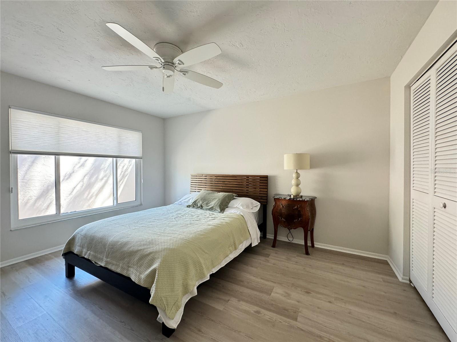Listing photo id 24 for 6403 Meadowlark Lane