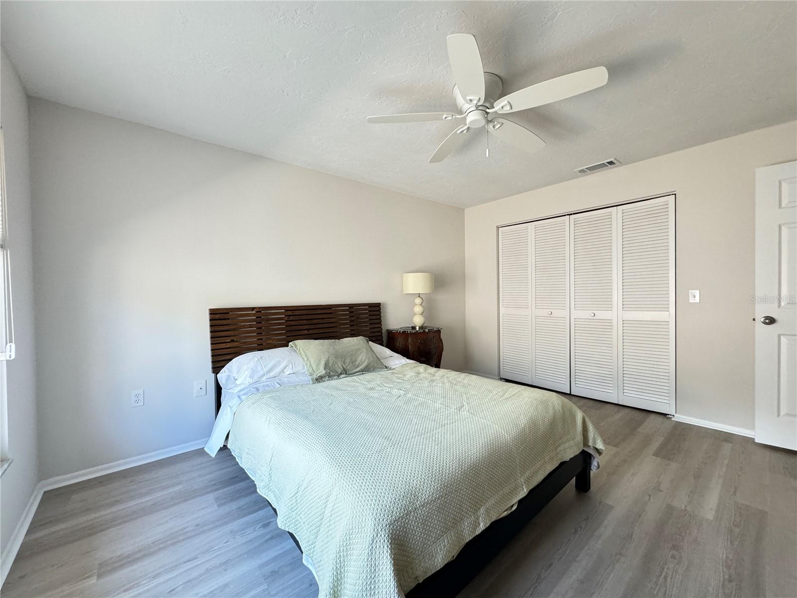 Listing photo id 25 for 6403 Meadowlark Lane