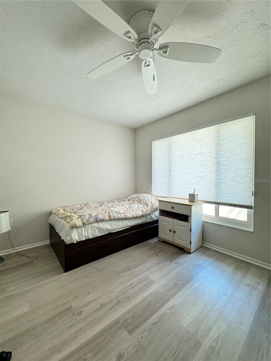 Listing photo id 27 for 6403 Meadowlark Lane