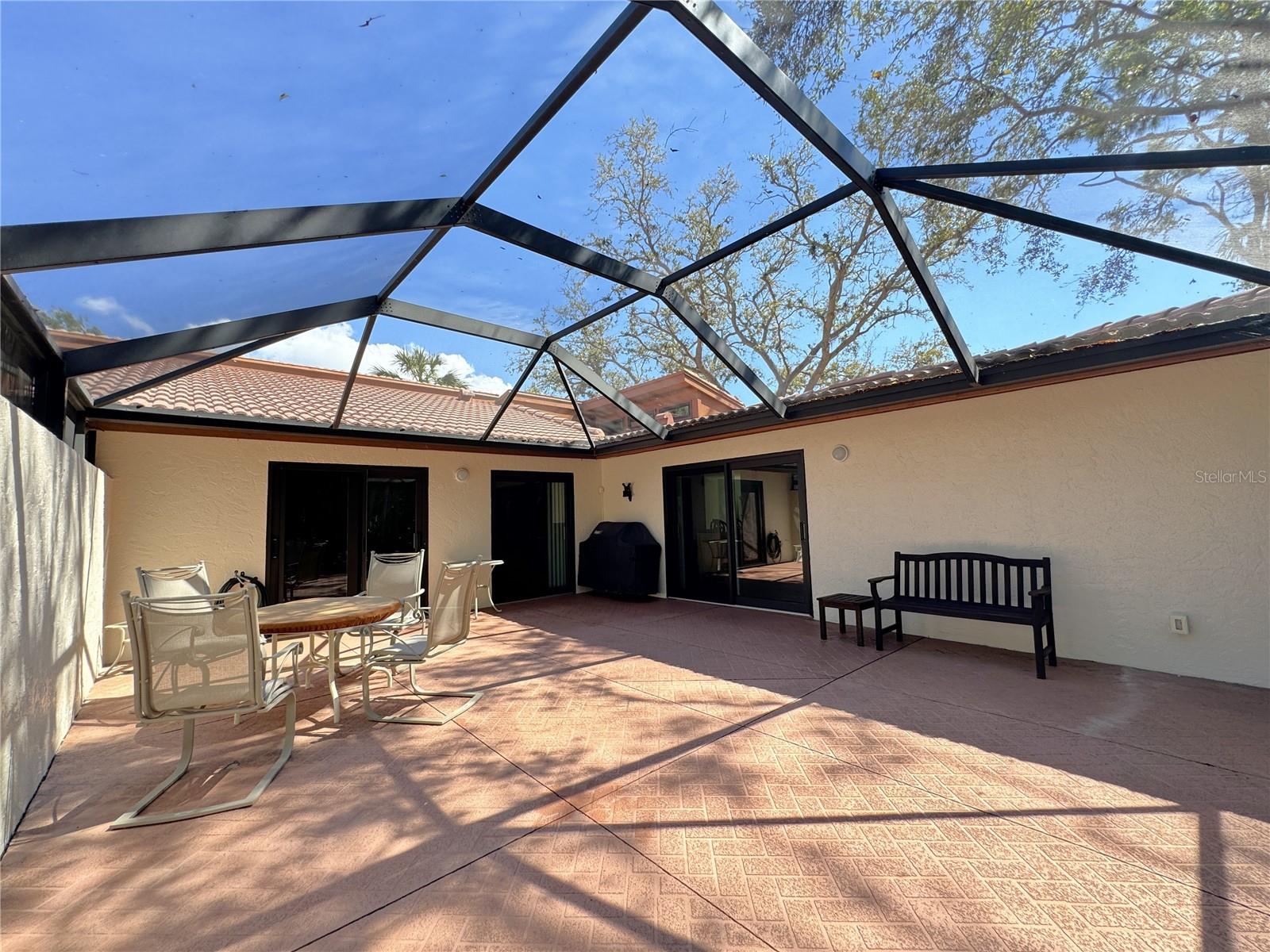 Listing photo id 31 for 6403 Meadowlark Lane