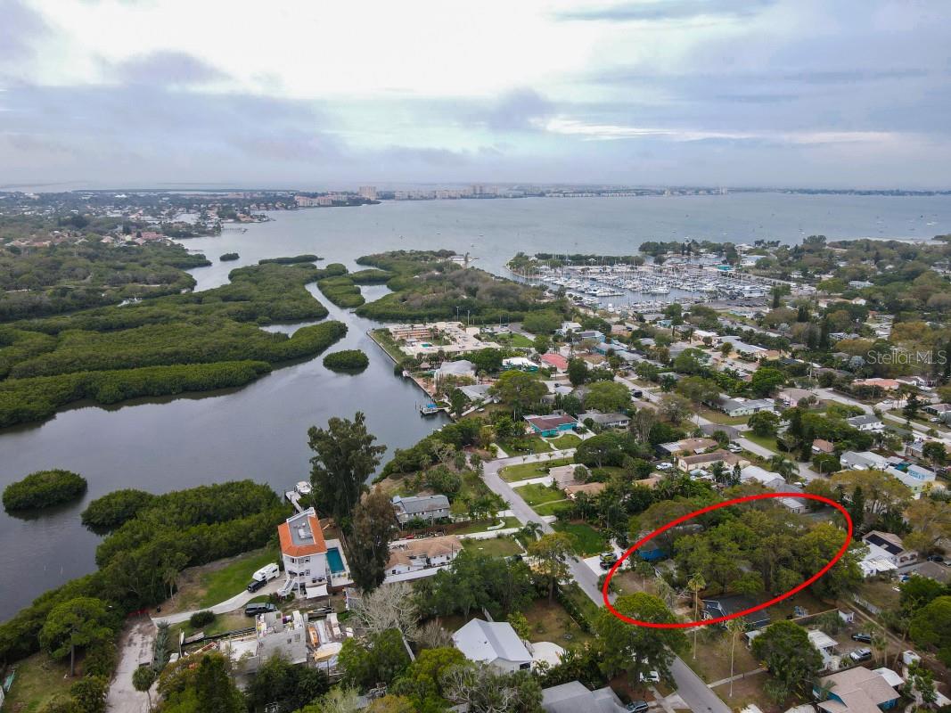 Listing photo id 2 for 2653 44th Street S