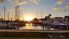 Listing photo id 12 for 2600 Harbourside Drive H-09