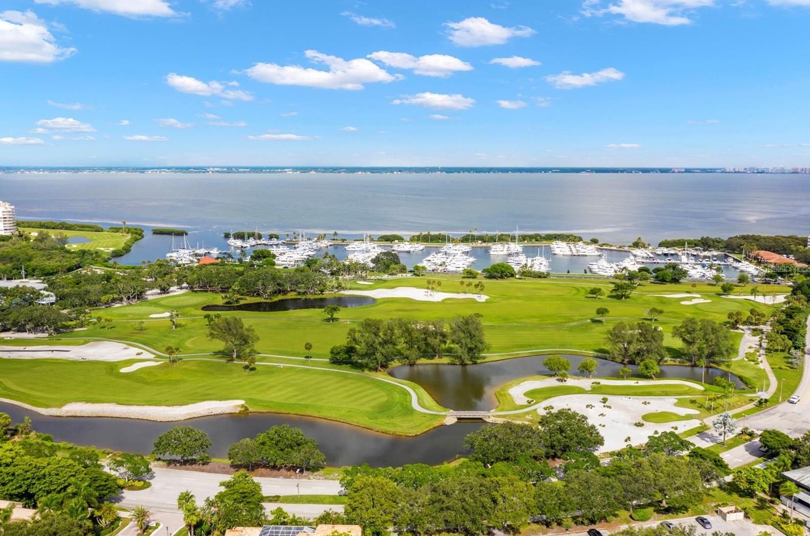 Listing photo id 3 for 2600 Harbourside Drive H-09