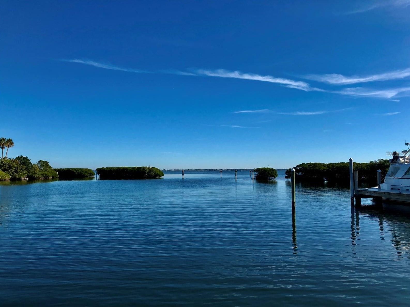 Listing photo id 4 for 2600 Harbourside Drive H-09