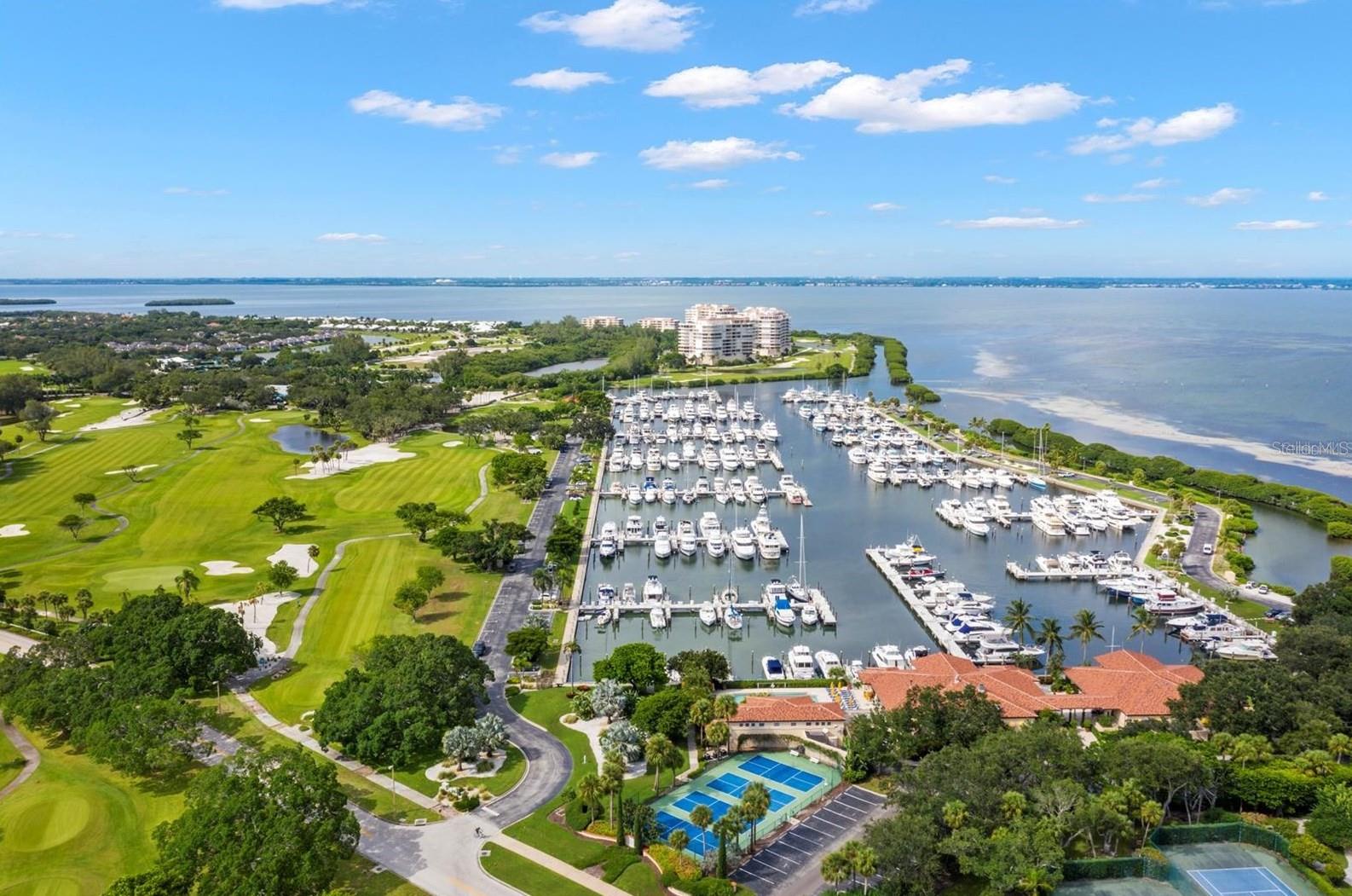 Listing photo id 6 for 2600 Harbourside Drive H-09