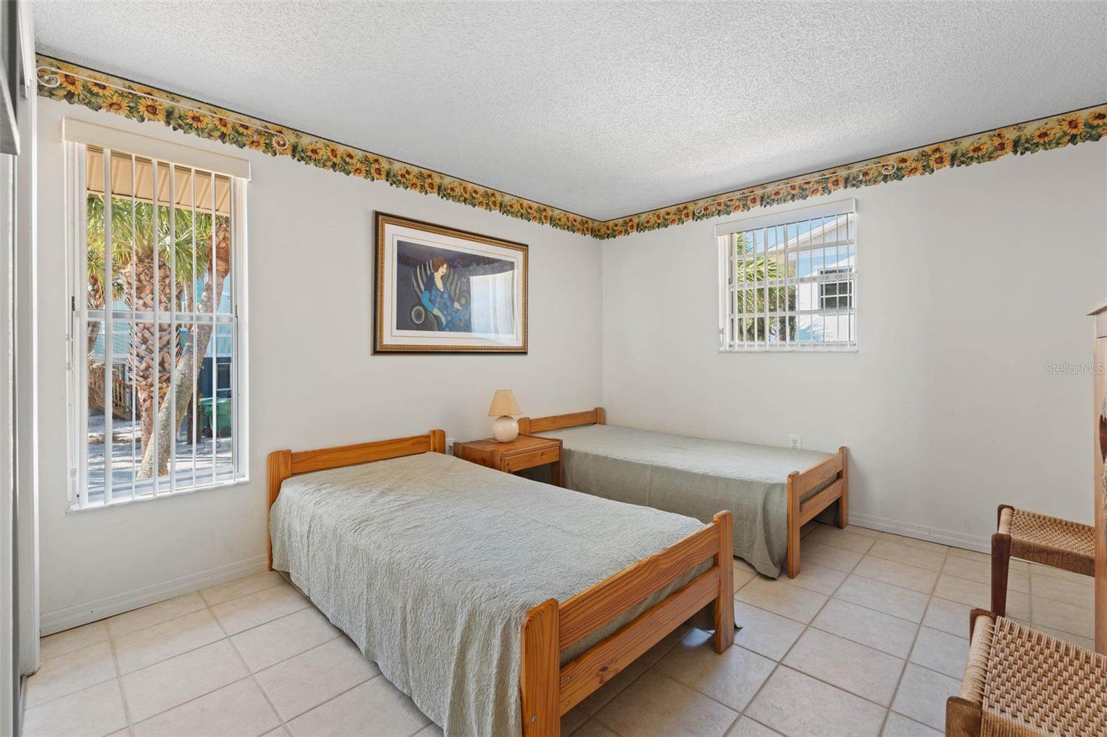Listing photo id 12 for 3030 Beach Road A