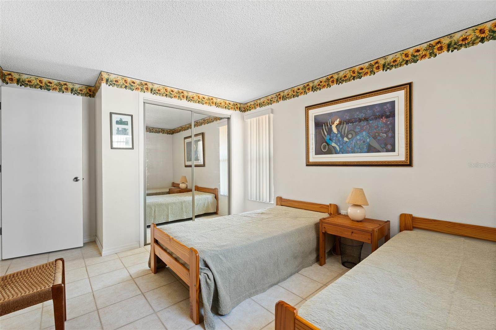 Listing photo id 13 for 3030 Beach Road A