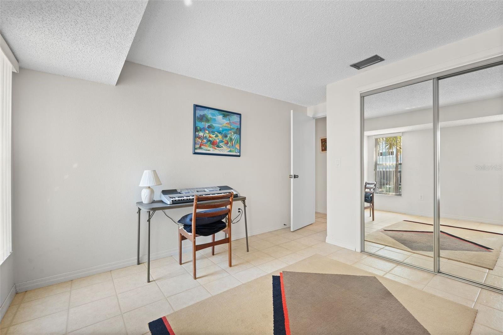Listing photo id 15 for 3030 Beach Road A