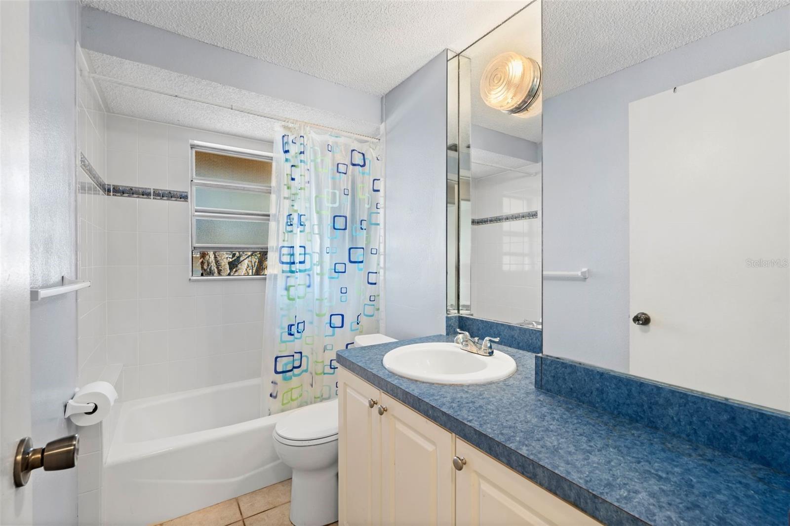 Listing photo id 16 for 3030 Beach Road A