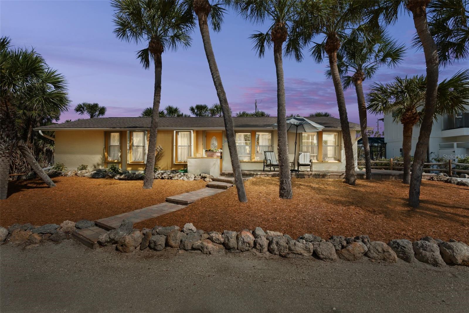 Listing photo id 0 for 3030 Beach Road A