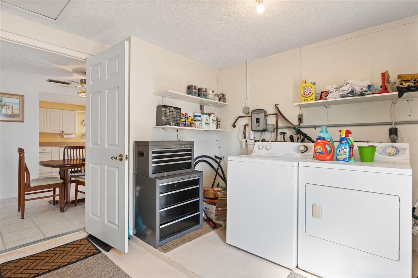 Listing photo id 18 for 3030 Beach Road A