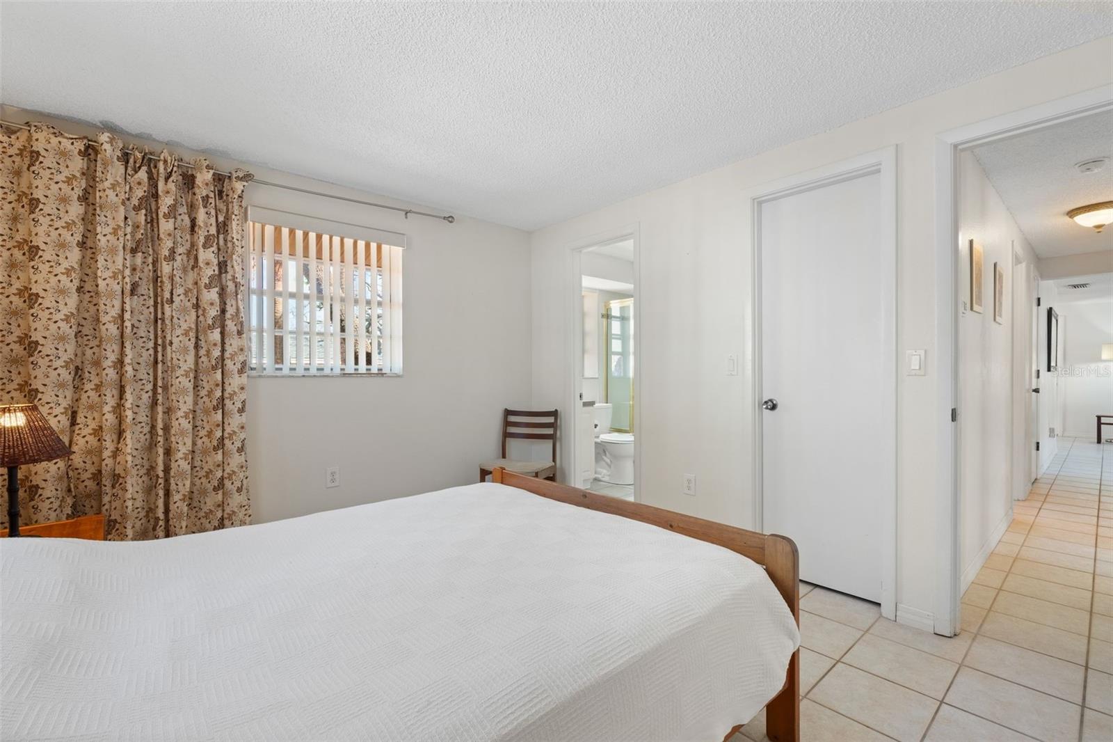 Listing photo id 21 for 3030 Beach Road A