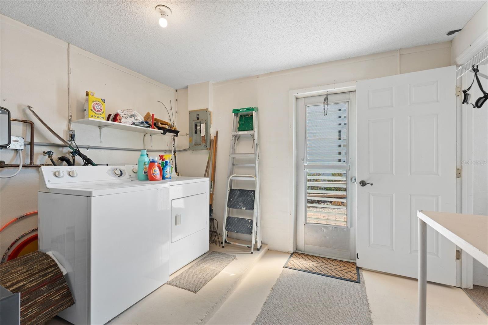 Listing photo id 22 for 3030 Beach Road A
