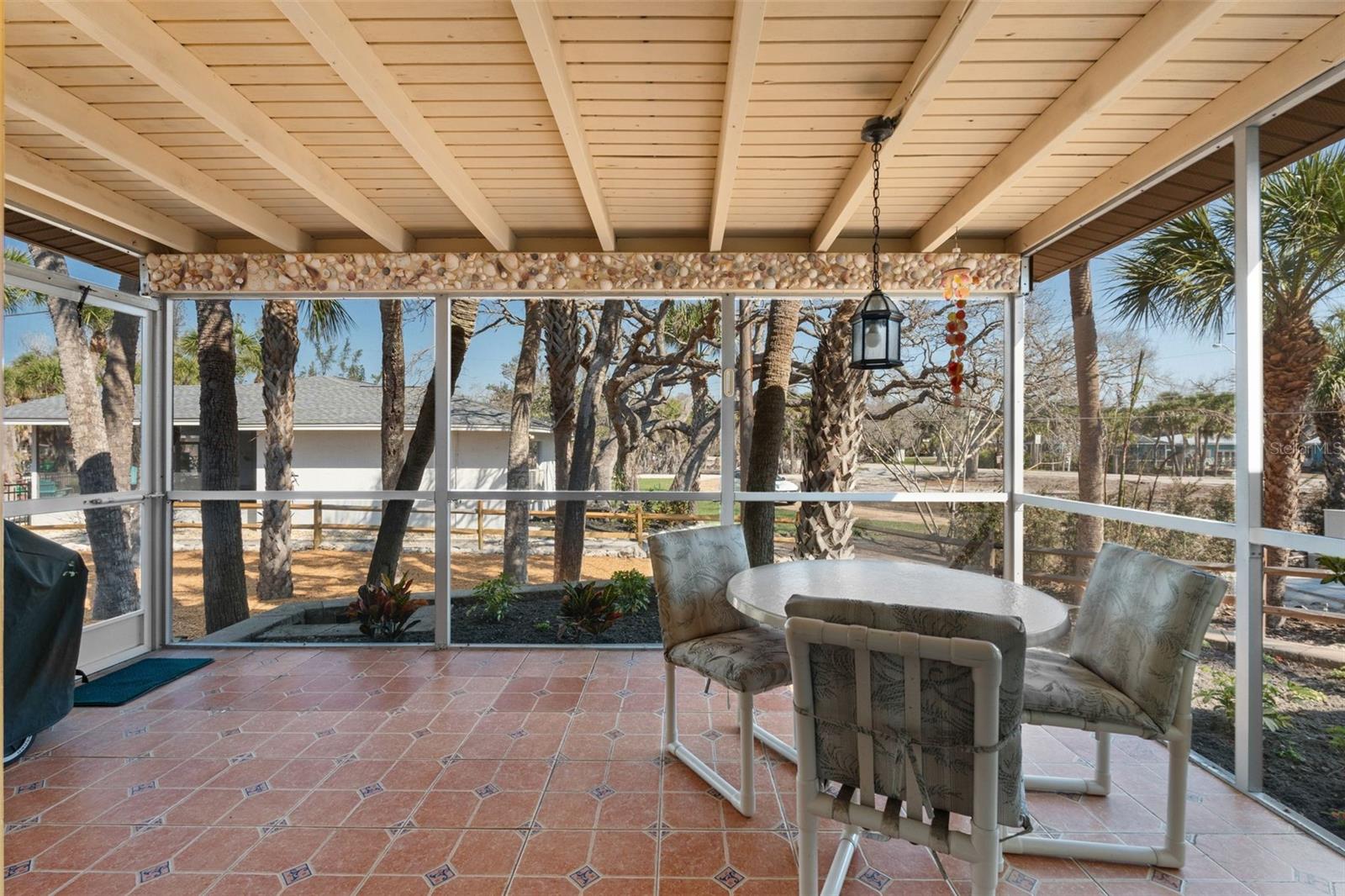 Listing photo id 23 for 3030 Beach Road A