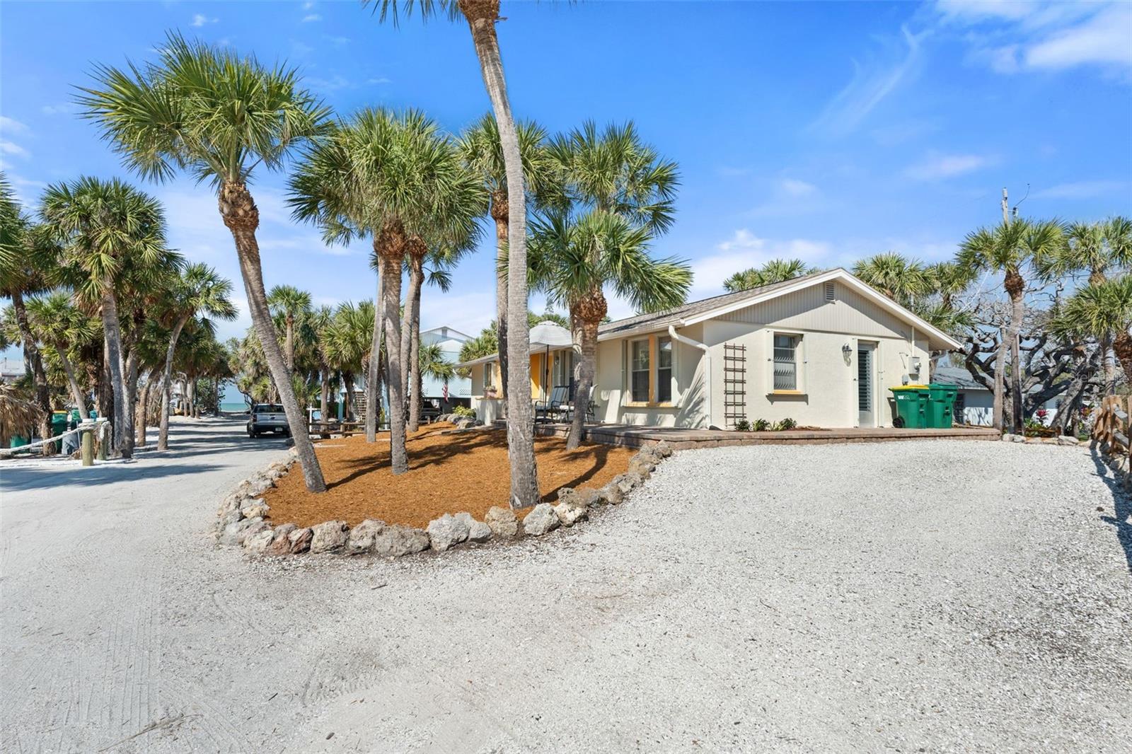 Listing photo id 26 for 3030 Beach Road A