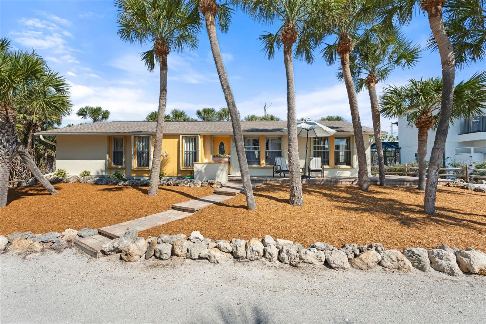 Listing photo id 28 for 3030 Beach Road A