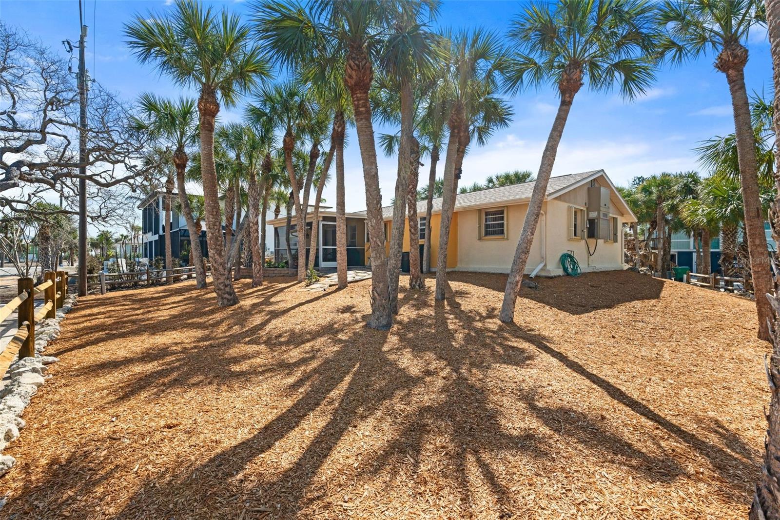 Listing photo id 30 for 3030 Beach Road A
