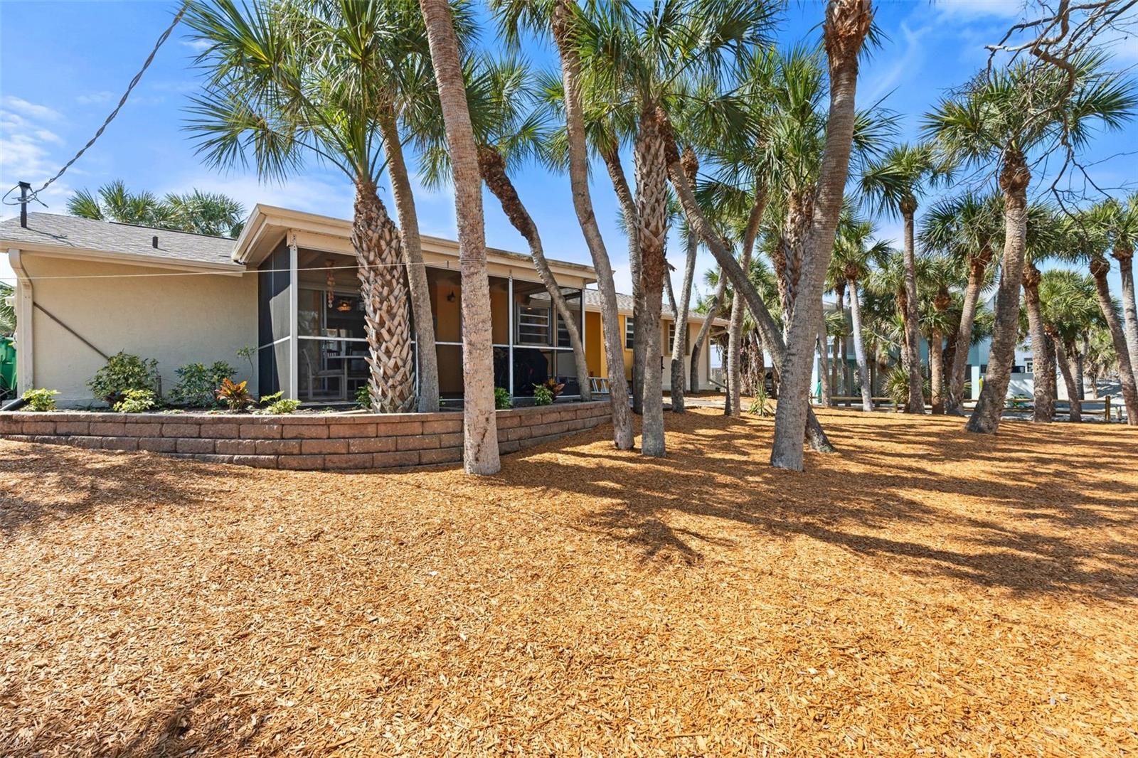 Listing photo id 31 for 3030 Beach Road A