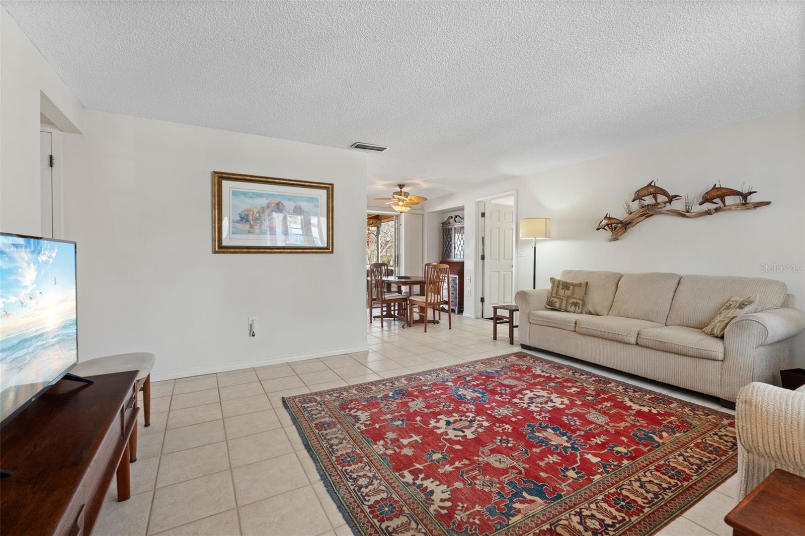 Listing photo id 2 for 3030 Beach Road A