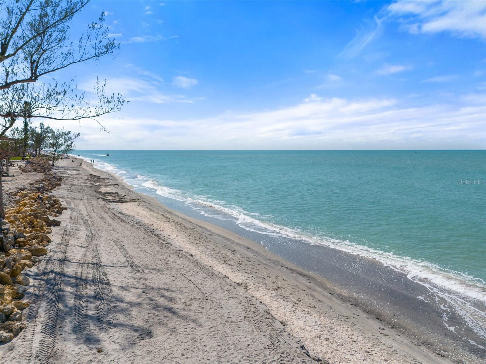 Listing photo id 39 for 3030 Beach Road A