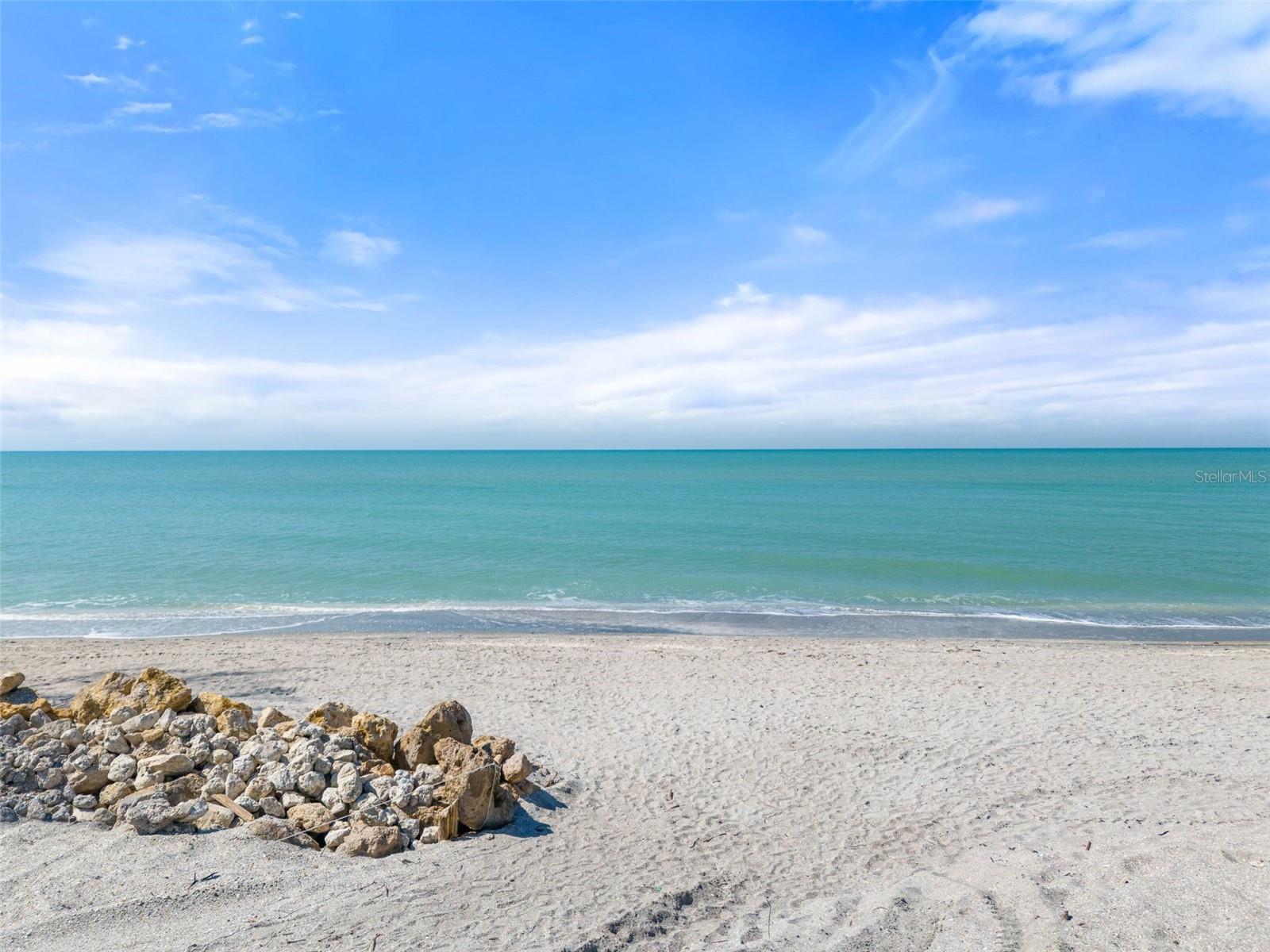 Listing photo id 40 for 3030 Beach Road A