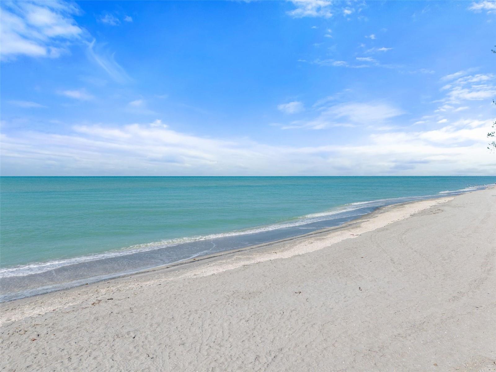 Listing photo id 41 for 3030 Beach Road A