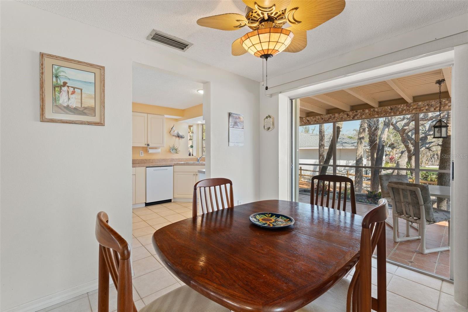 Listing photo id 6 for 3030 Beach Road A