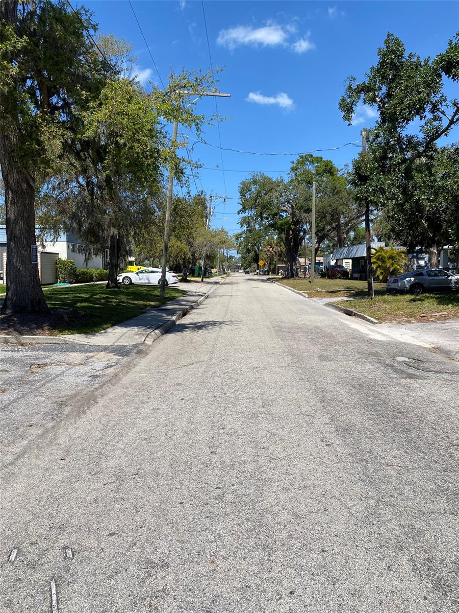 Image 3 of 7 For 518 7th Avenue W