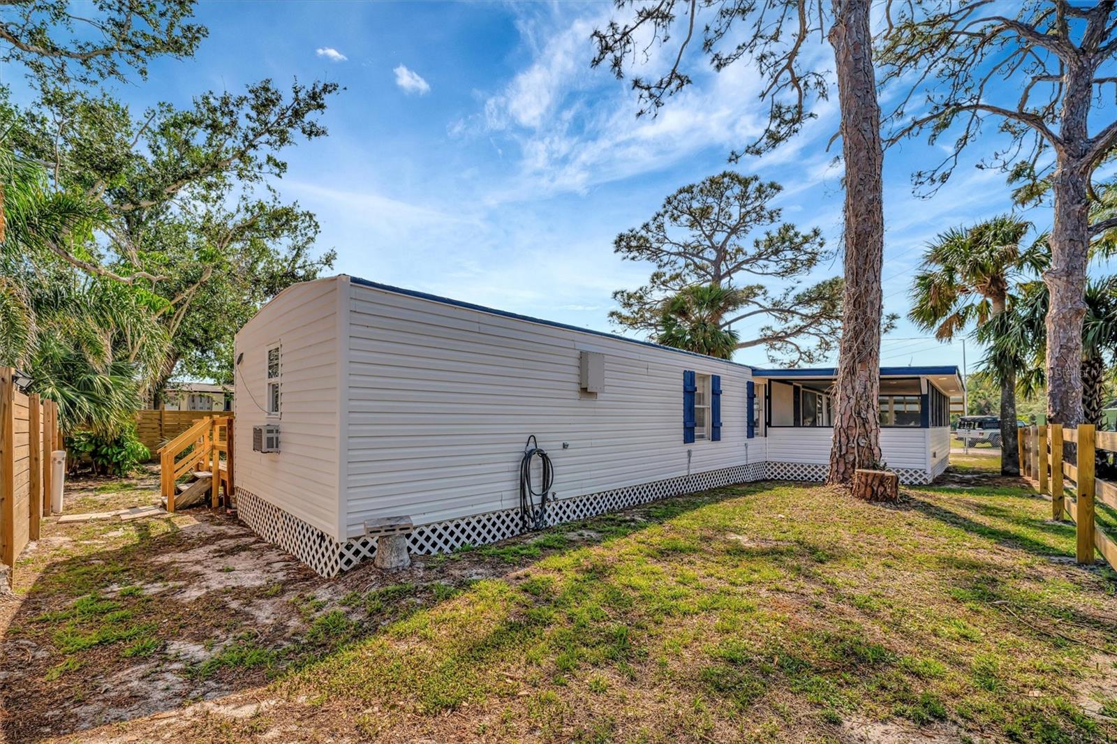 Image 23 of 41 For 5061 Placida Road A