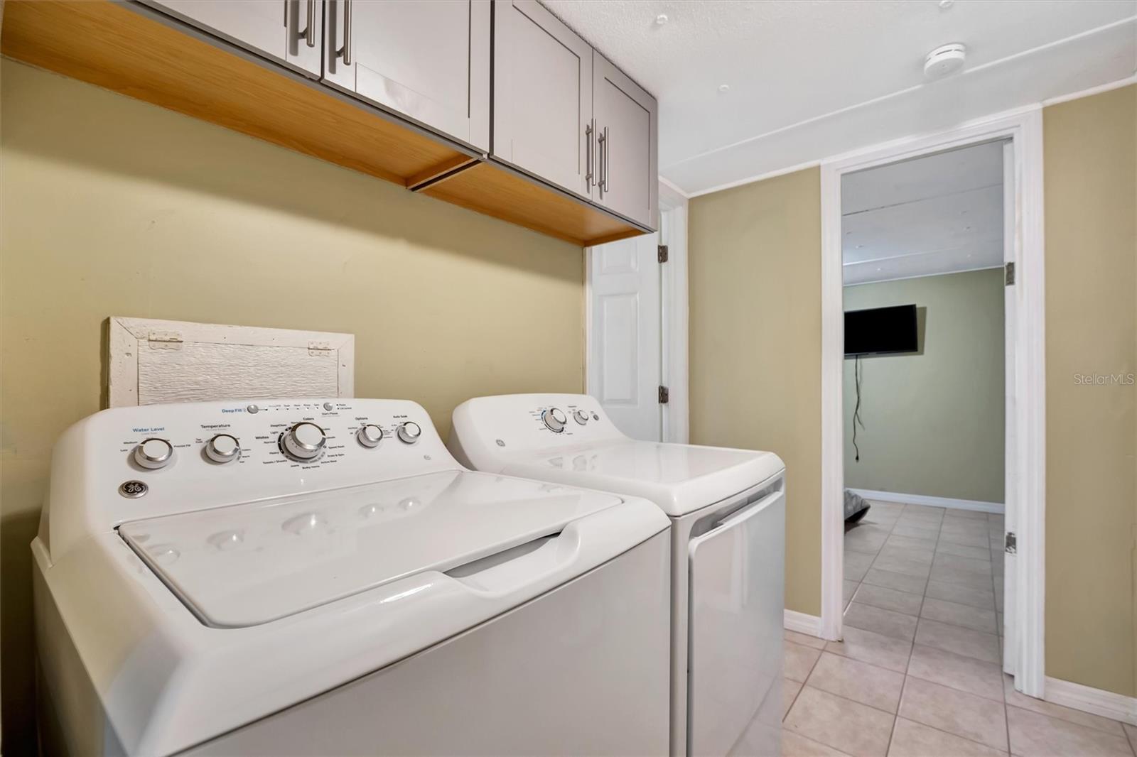 Image 36 of 41 For 5061 Placida Road A