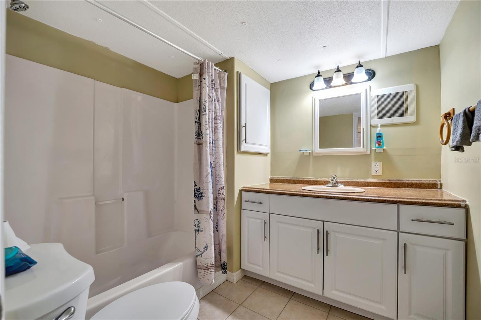 Image 38 of 41 For 5061 Placida Road A