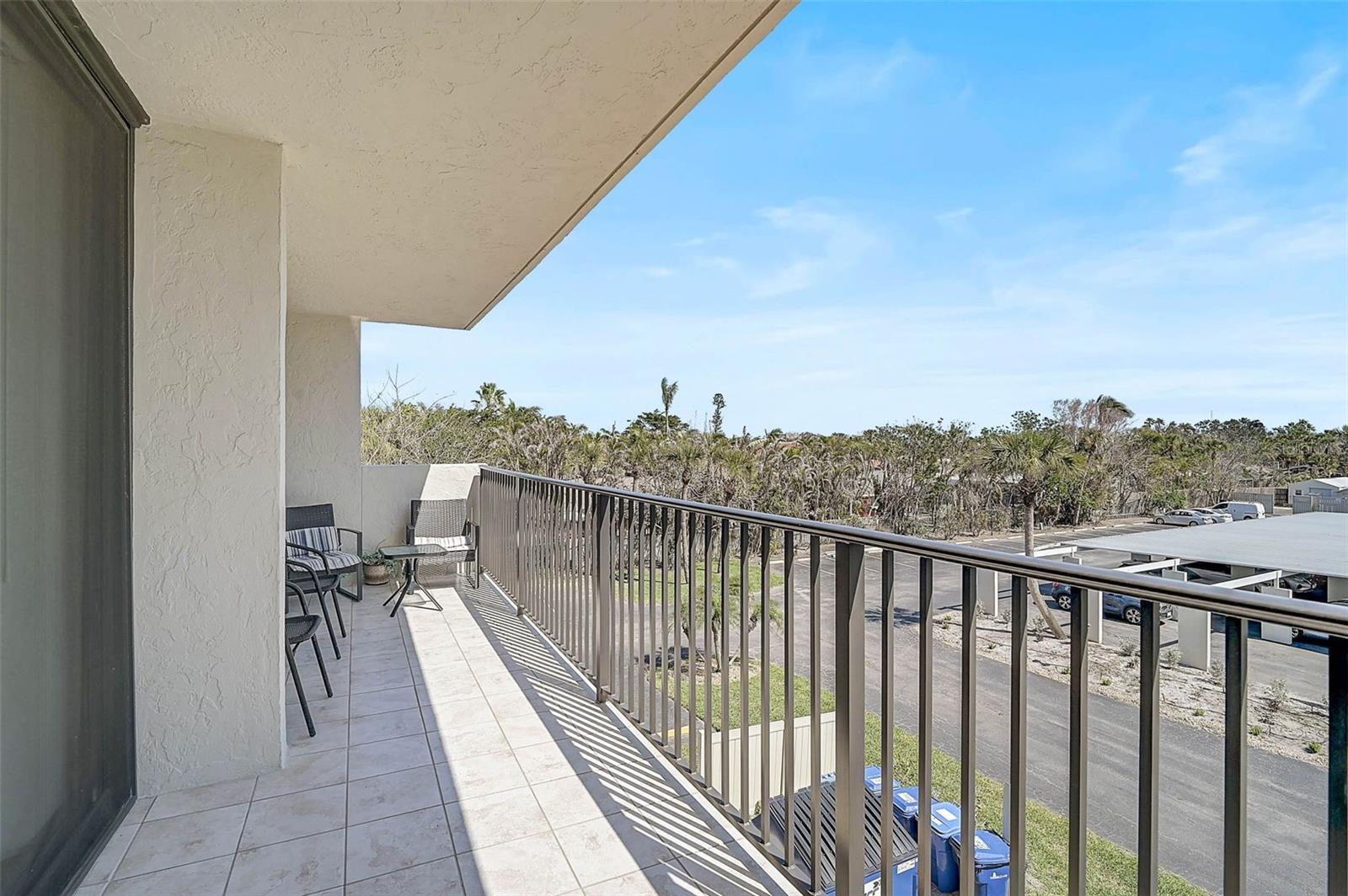 Image 11 of 40 For 1001 Beach Road A203
