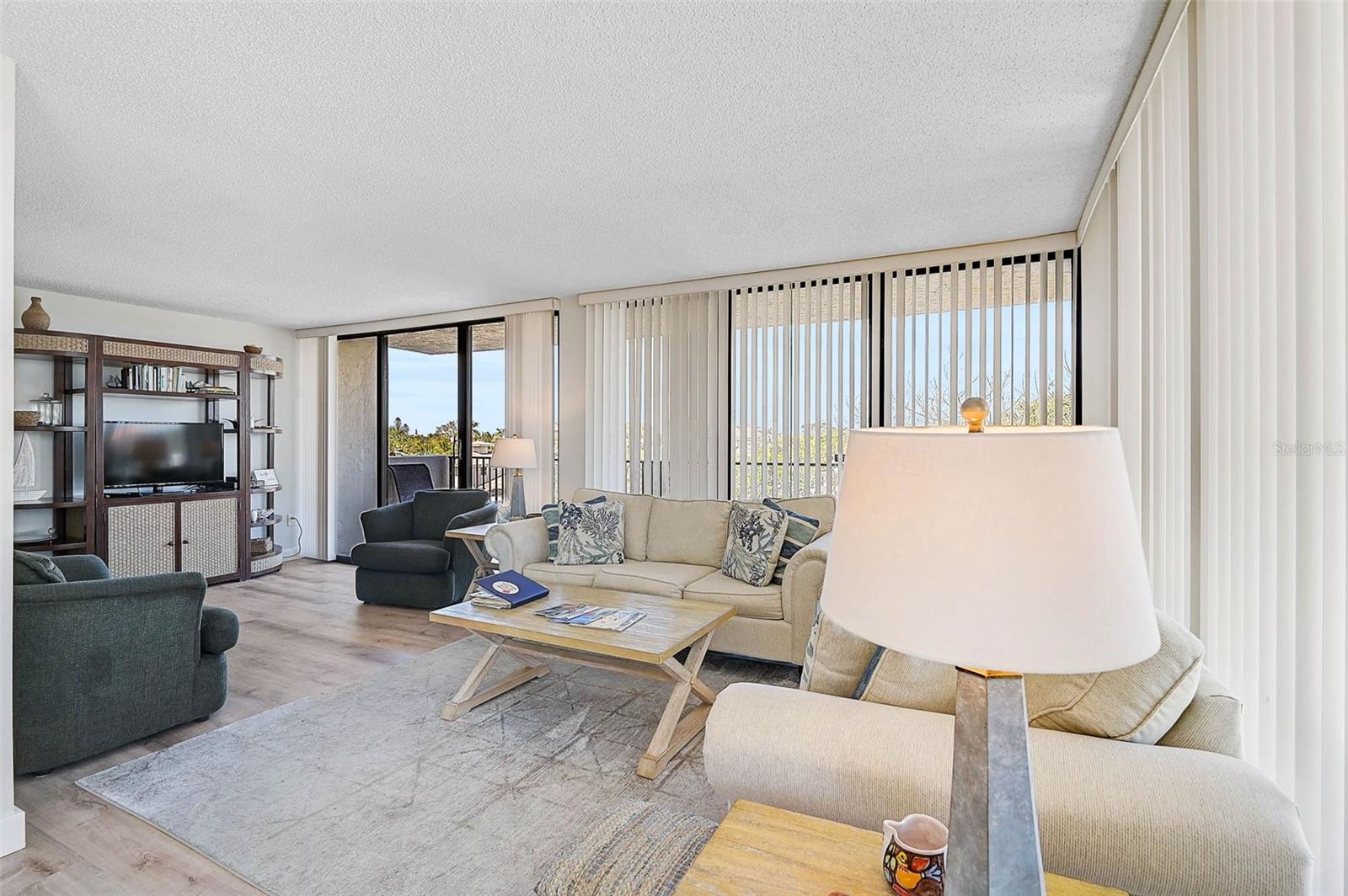 Image 4 of 40 For 1001 Beach Road A203