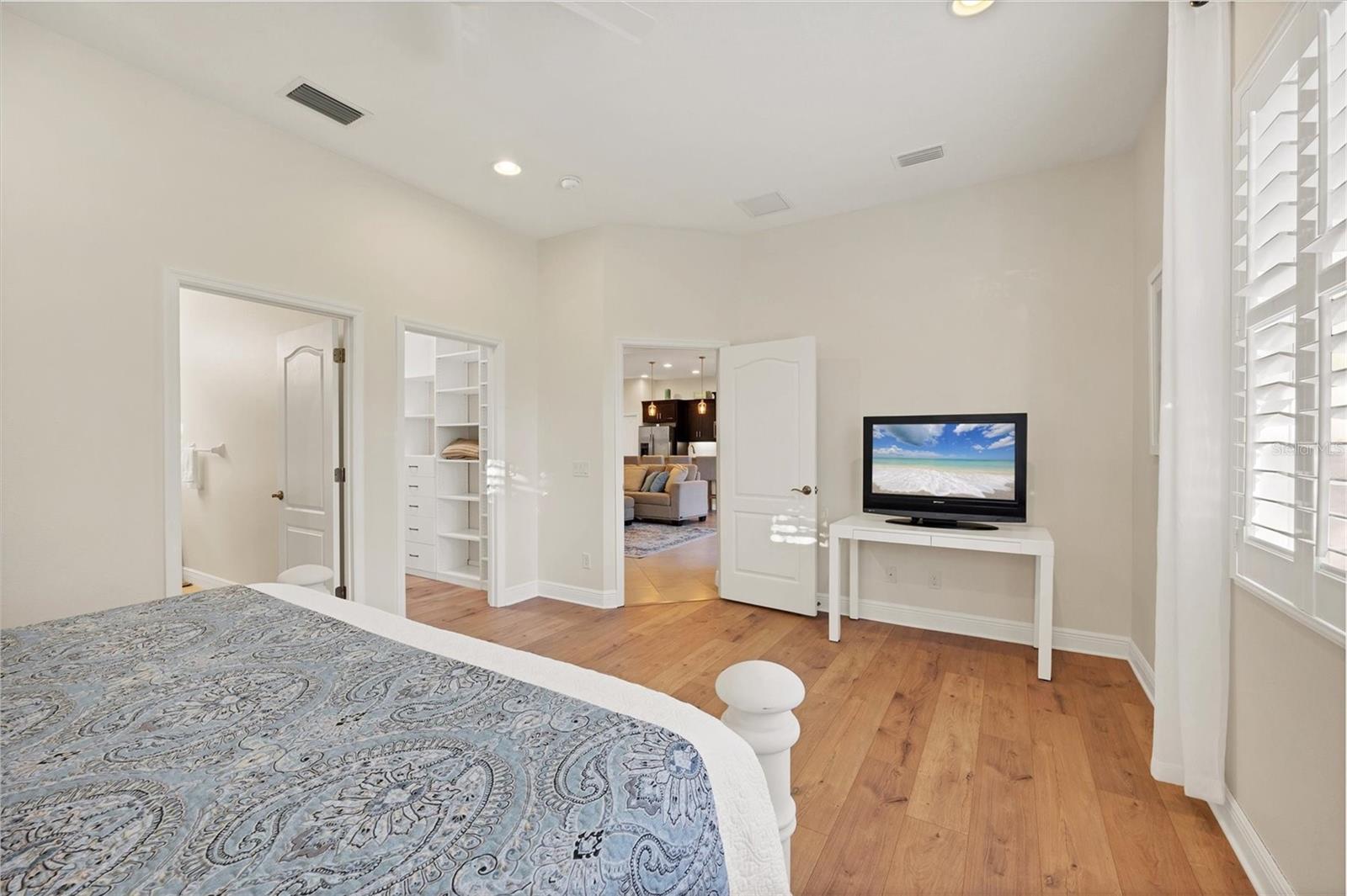 Image 33 of 67 For 4623 Claremont Park Drive