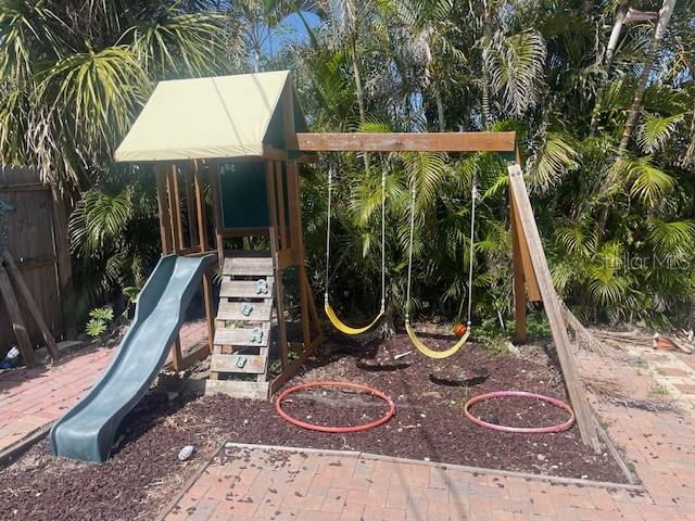 Image 5 of 26 For 540 Palmetto Drive Ne