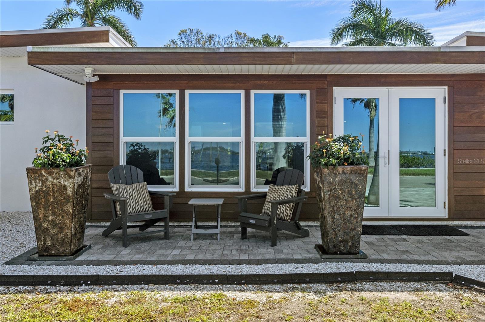 Image 15 of 73 For 2014 Riverside Drive E