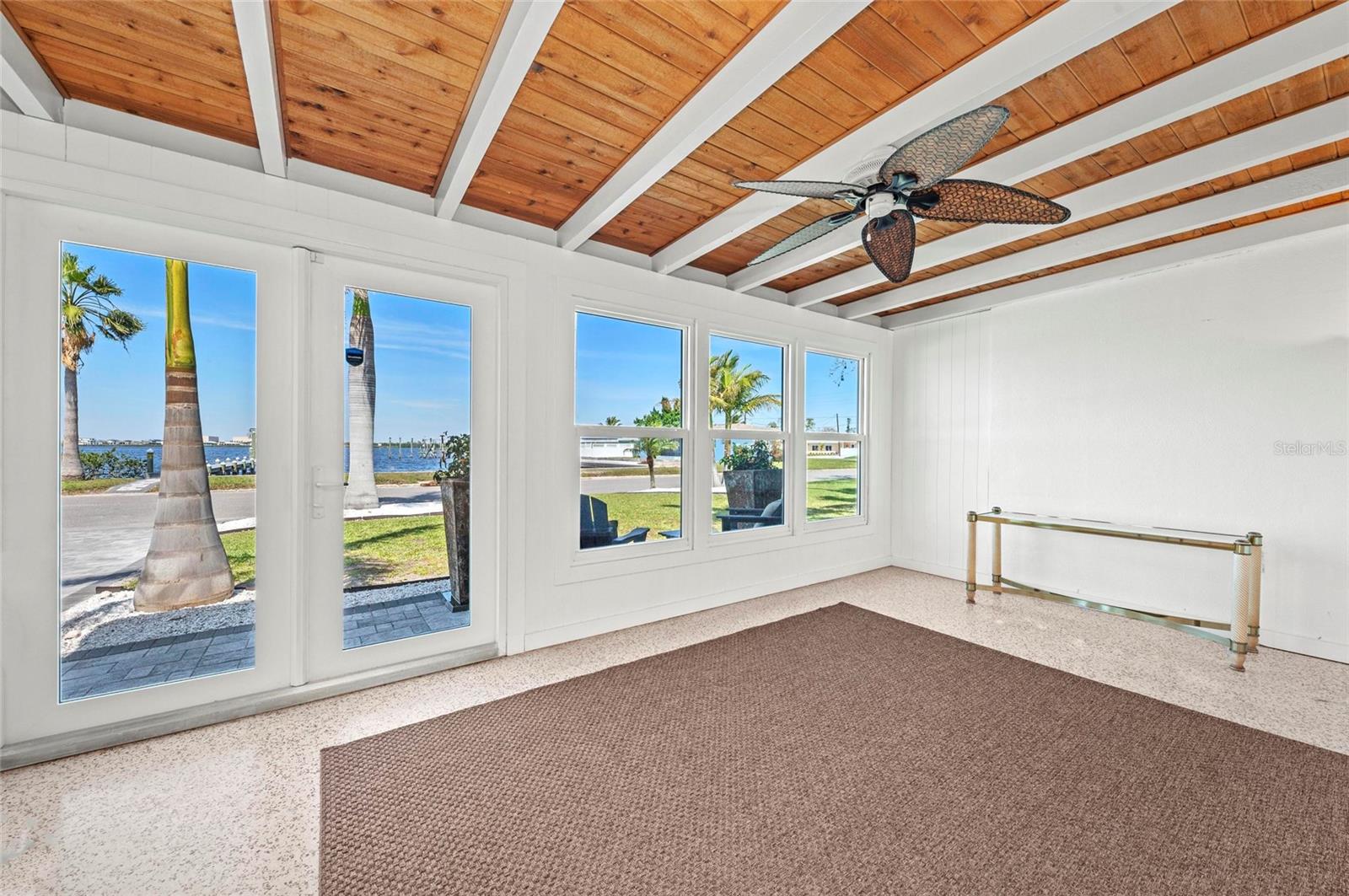 Image 18 of 73 For 2014 Riverside Drive E