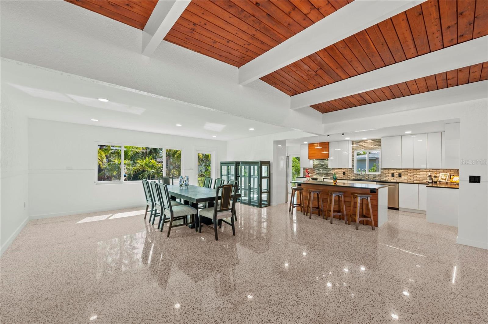 Image 30 of 73 For 2014 Riverside Drive E