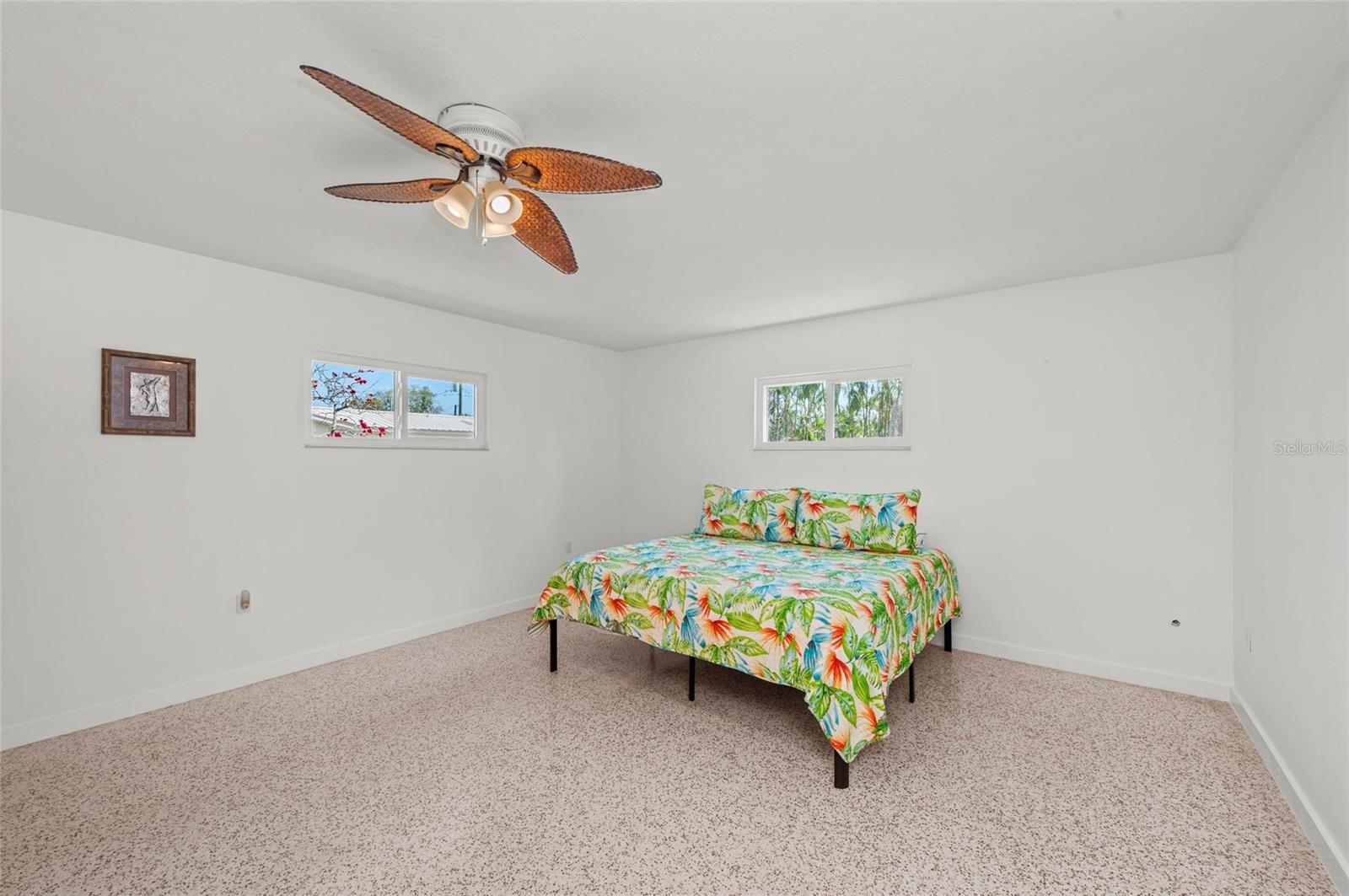 Image 40 of 73 For 2014 Riverside Drive E