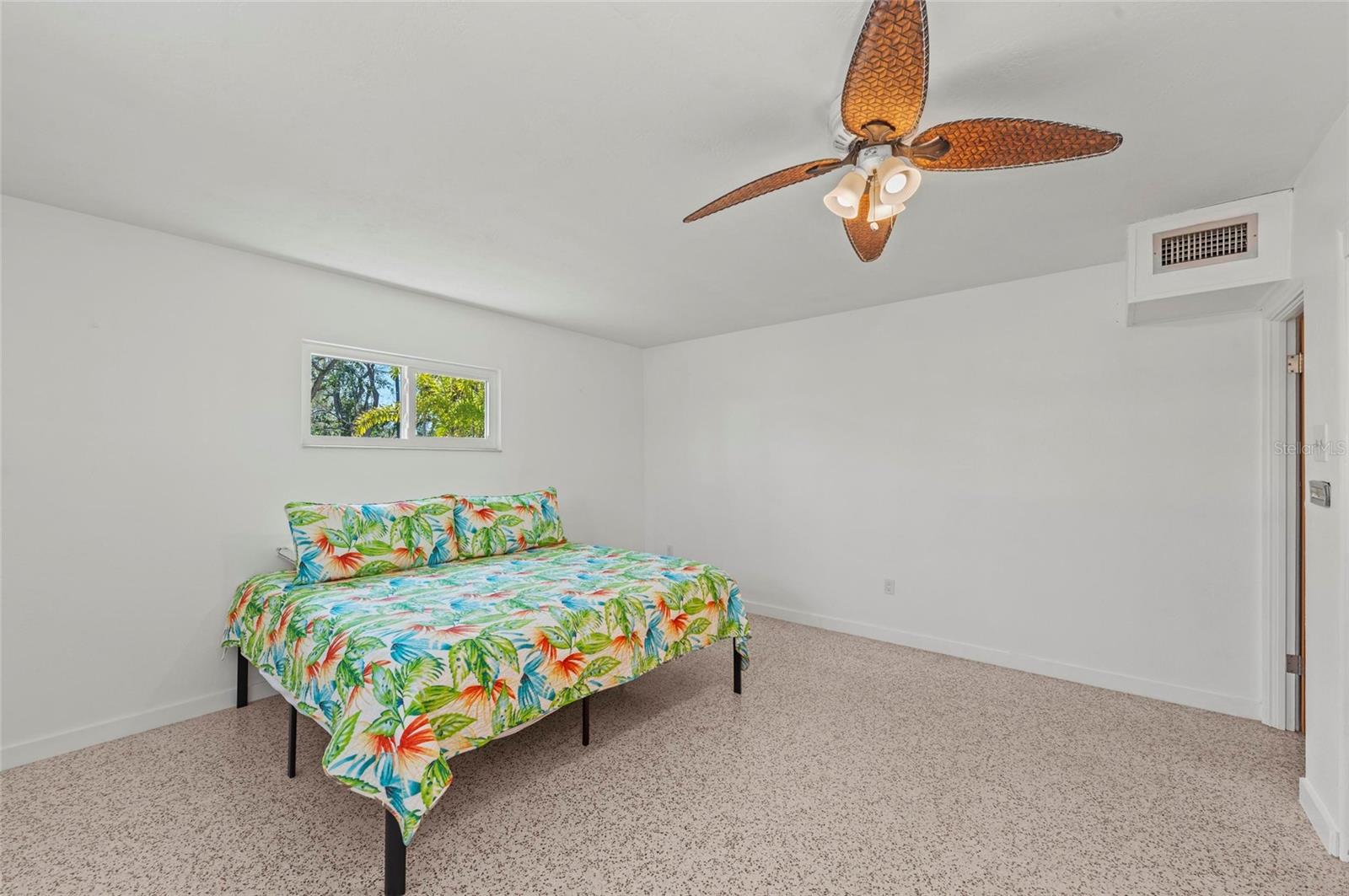 Image 42 of 73 For 2014 Riverside Drive E