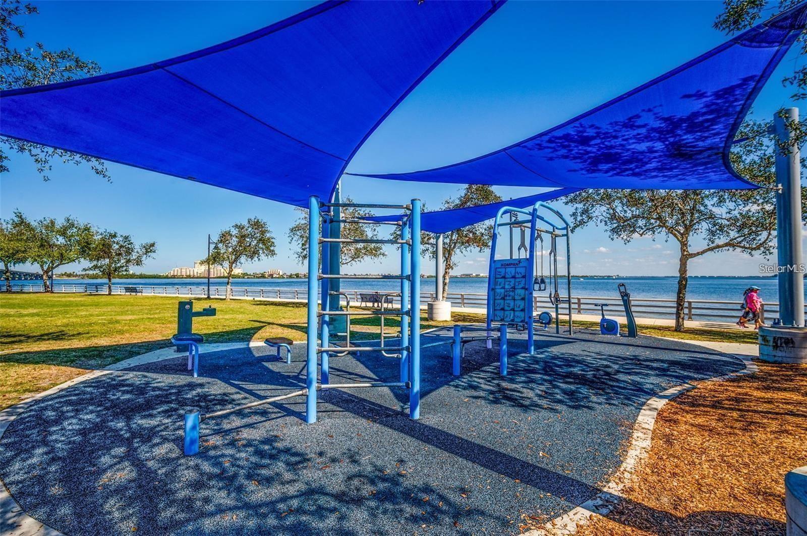 Image 65 of 73 For 2014 Riverside Drive E