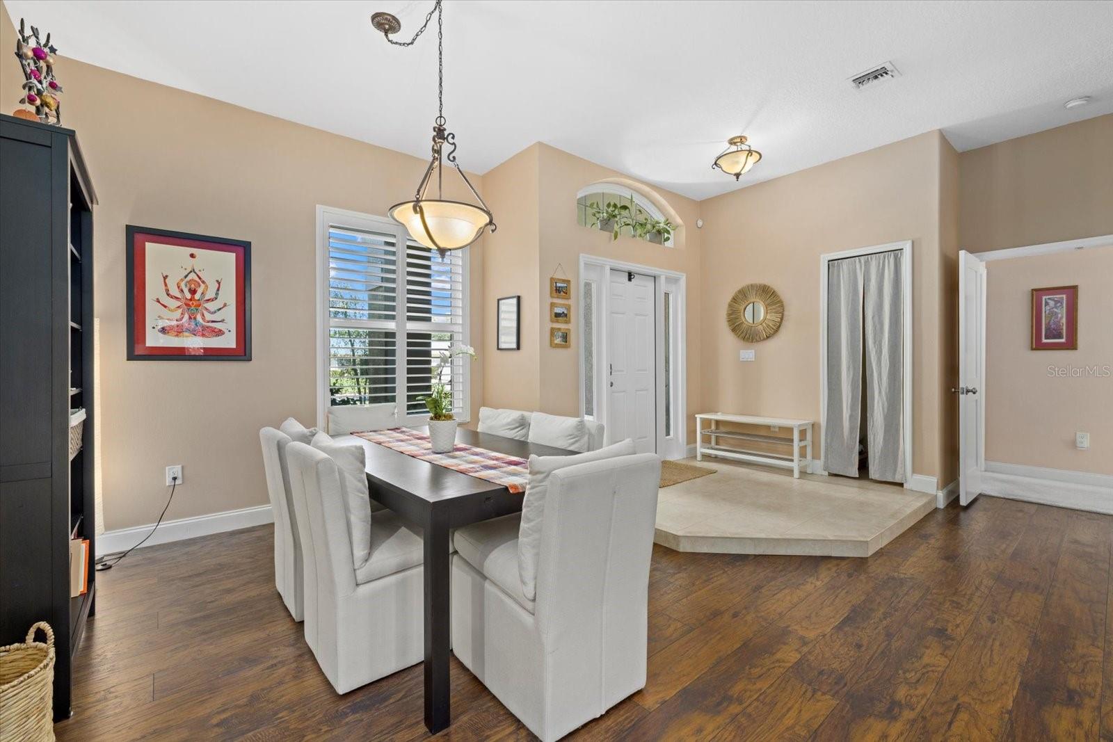 Listing photo id 11 for 5510 Palm Aire Drive