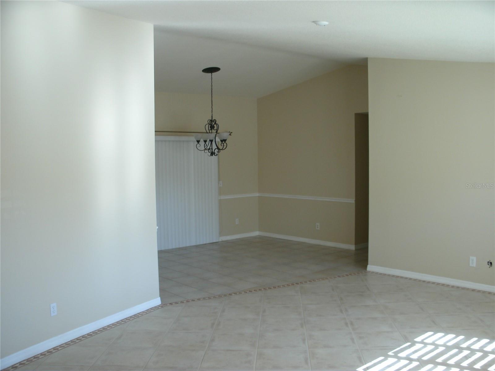 Listing photo id 8 for 7918 Cypress Lake Drive 7918