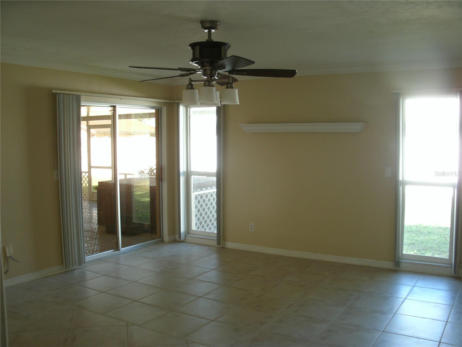 Listing photo id 10 for 7918 Cypress Lake Drive 7918