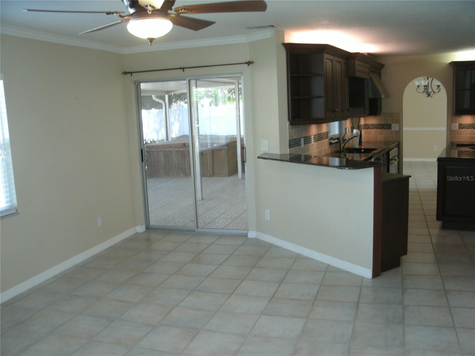 Listing photo id 3 for 7918 Cypress Lake Drive 7918