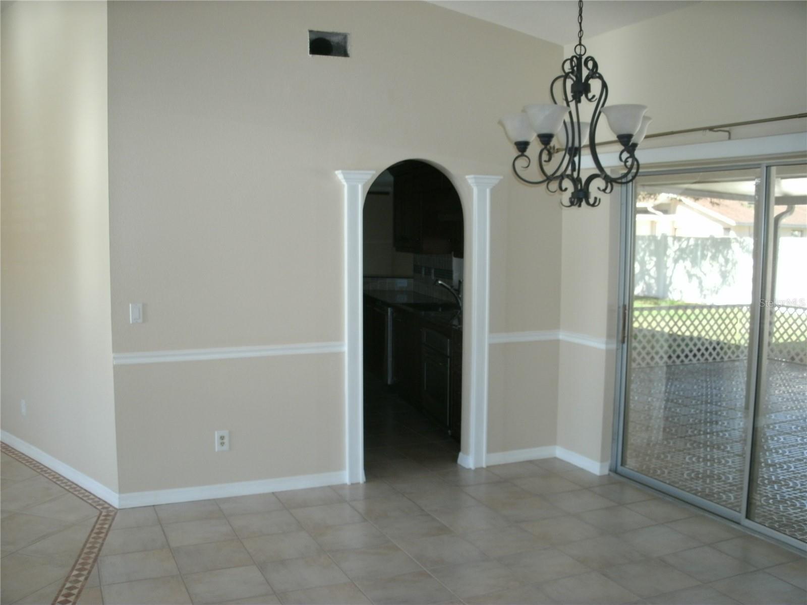 Listing photo id 5 for 7918 Cypress Lake Drive 7918