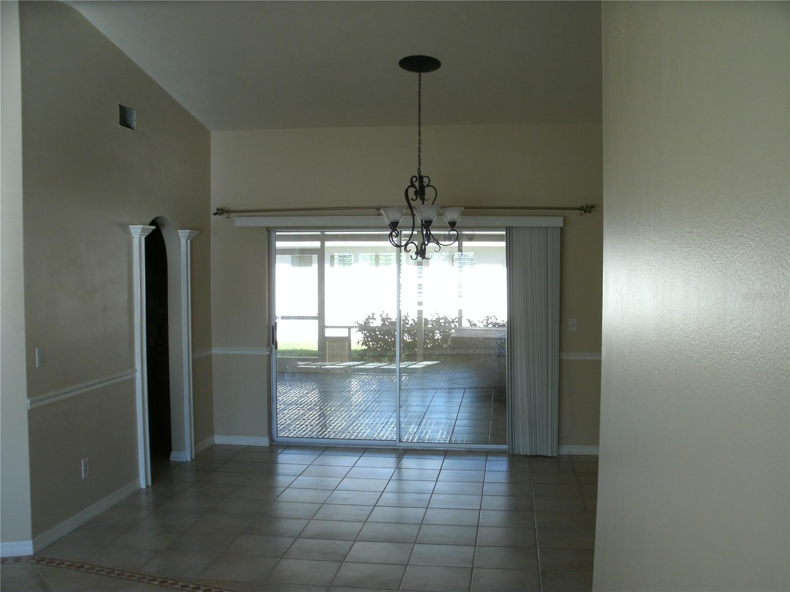 Listing photo id 6 for 7918 Cypress Lake Drive 7918