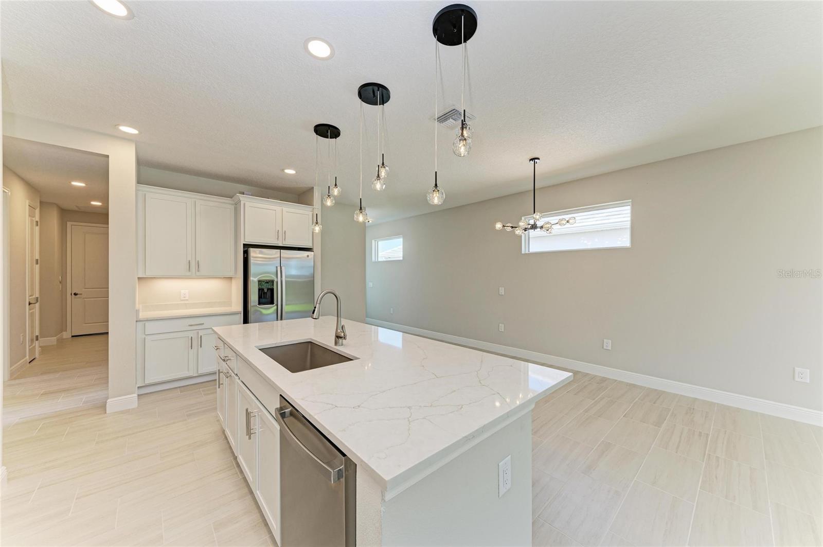 Image 10 of 47 For 995 Waterline Court